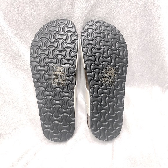 New Outwood Birkenstock like slip on sandal sz 6 in shimmer white 💕 - Picture 4 of 5